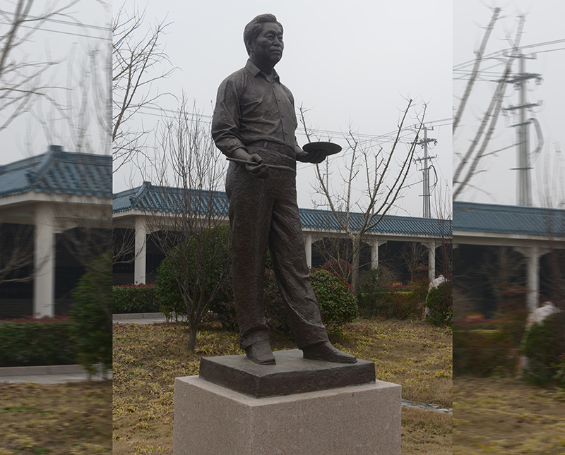 雕塑作品 喻繼高像、青銅高2.3米、安放地點(diǎn)：喻繼高紀(jì)念館